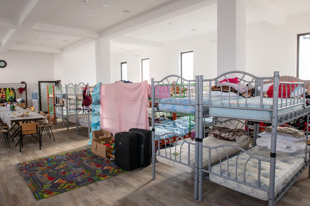 Zusammenarbeit mit Sozialwerken 21 20 Fluechtlingsunterkunft in Rumaenien 1024x683 1